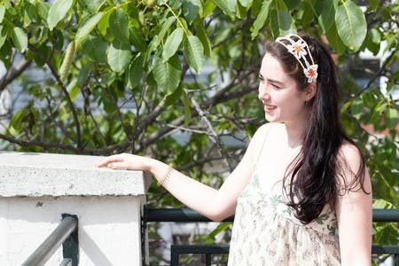 Step-by-step DIY crochet floral headband tutorial