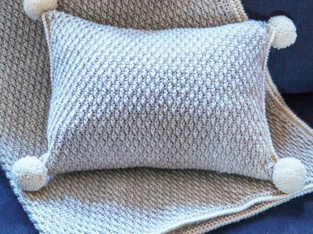 Chic textured pom pom crochet cushion tutorial