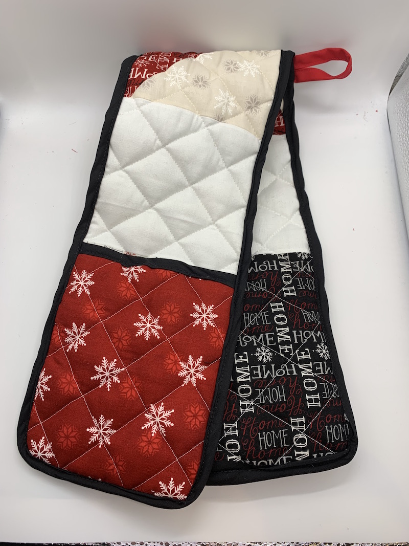 Festive quilted oven gloves - free tutorial!