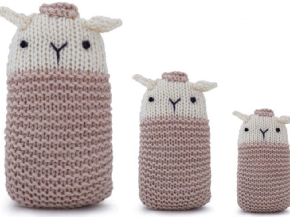 Knit a gorgeous little lamb toy