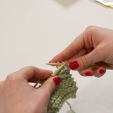 casting off the stitches at the end of the scarf