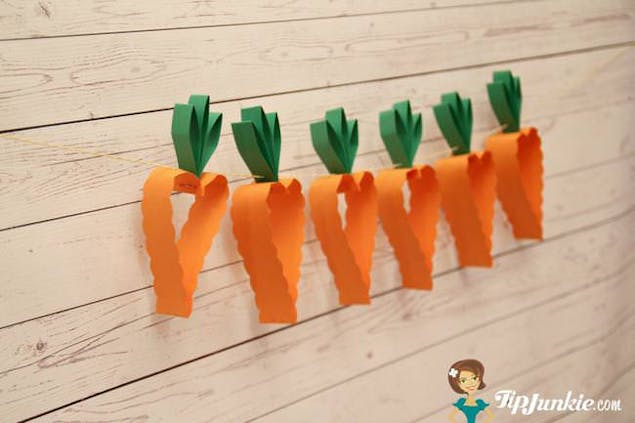 Paper carrot garland by Tip Junkie