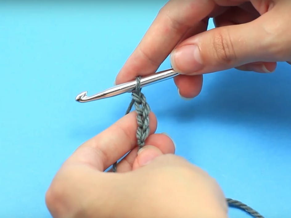 How to chain stitch (ch) in crochet