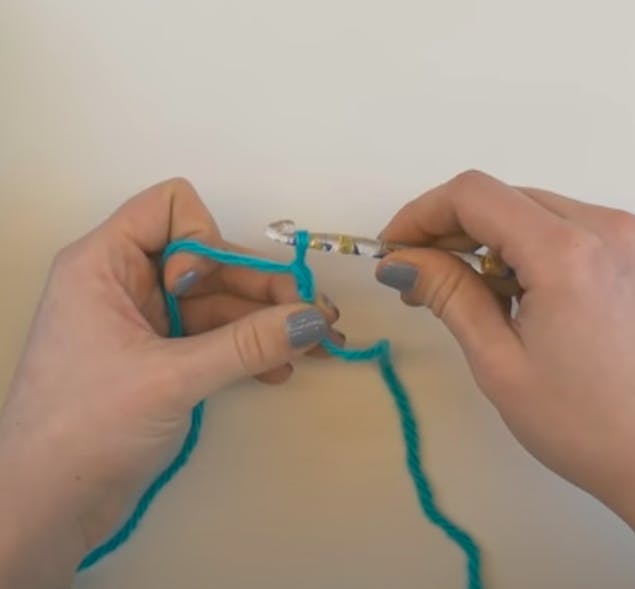 How to hold a crochet hook using knife grip