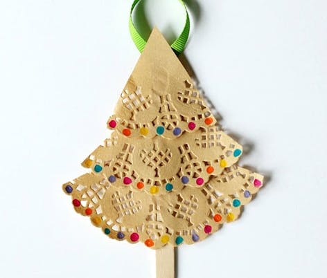 Doily DIY Christmas Tree ornaments by Buggy and Buddy