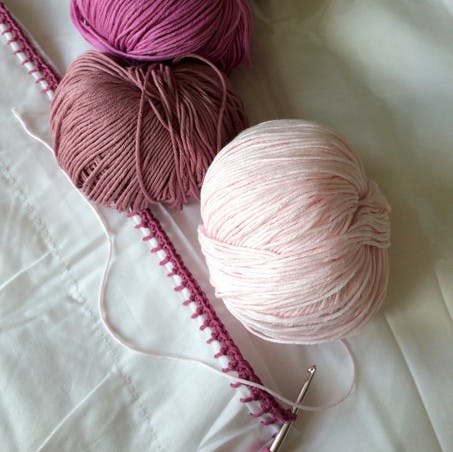 Blanket stitch on curvy edging